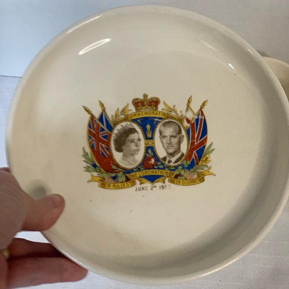 CORONATION MUG AND PLATE | Made in Canada Commemorative Mug and Plate Set.🇨🇦 - Picture 2 of 11